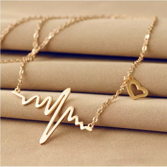 Jewelry - 💥Buy 1 get 1 FREE 💥 Heart Beat Necklace